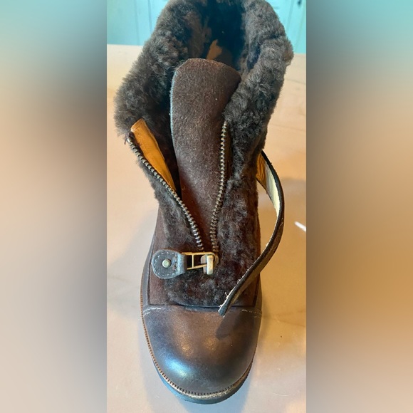 TIMBERLAND Real sheep fur, leather, and suede booties with studs and heels. - Picture 10 of 12